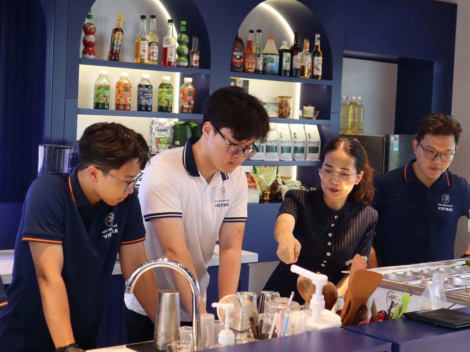 Hoạt động thực hành tại Học Viện Vietbar