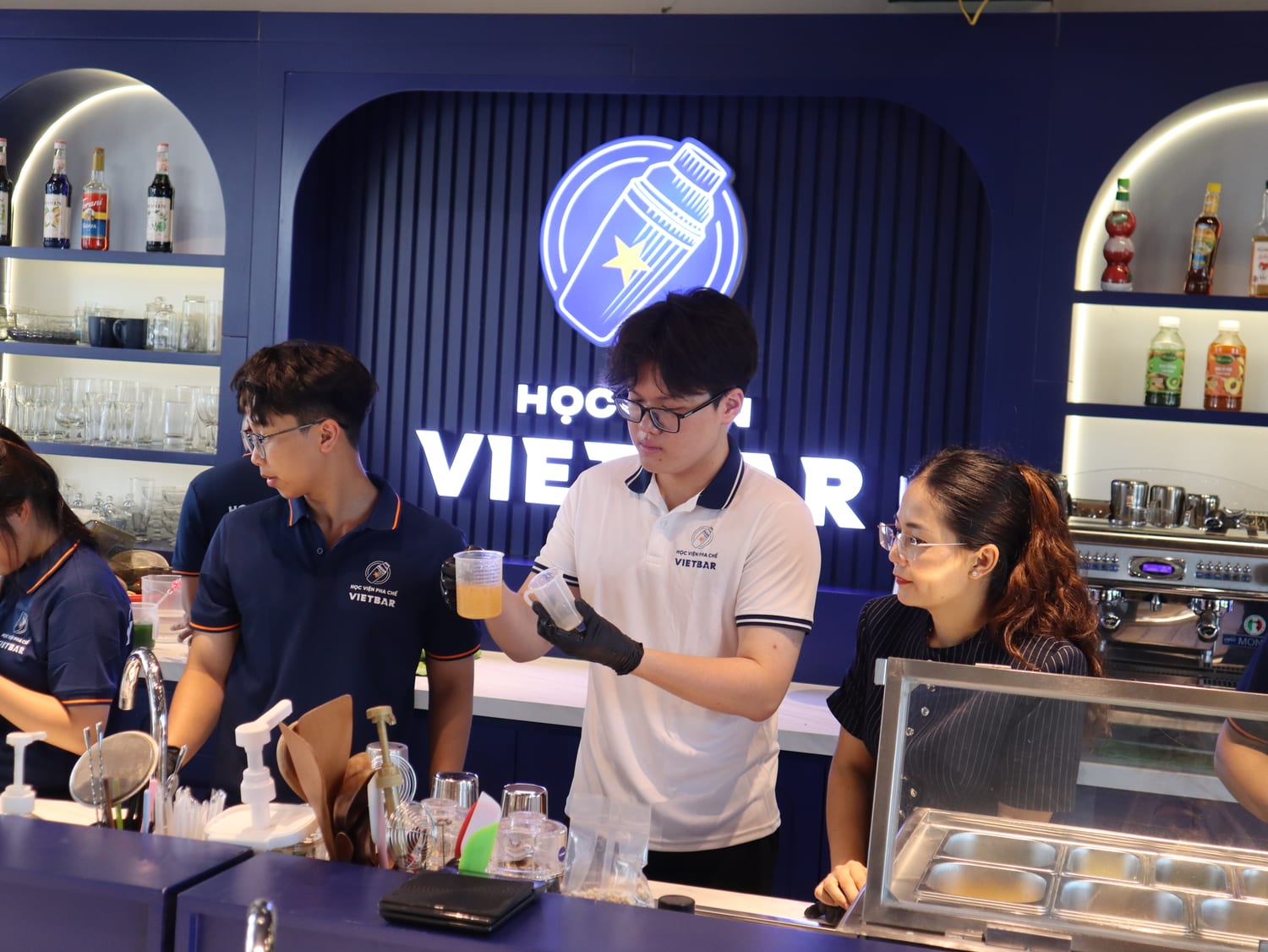 Hoạt động thực hành tại Học Viện Vietbar