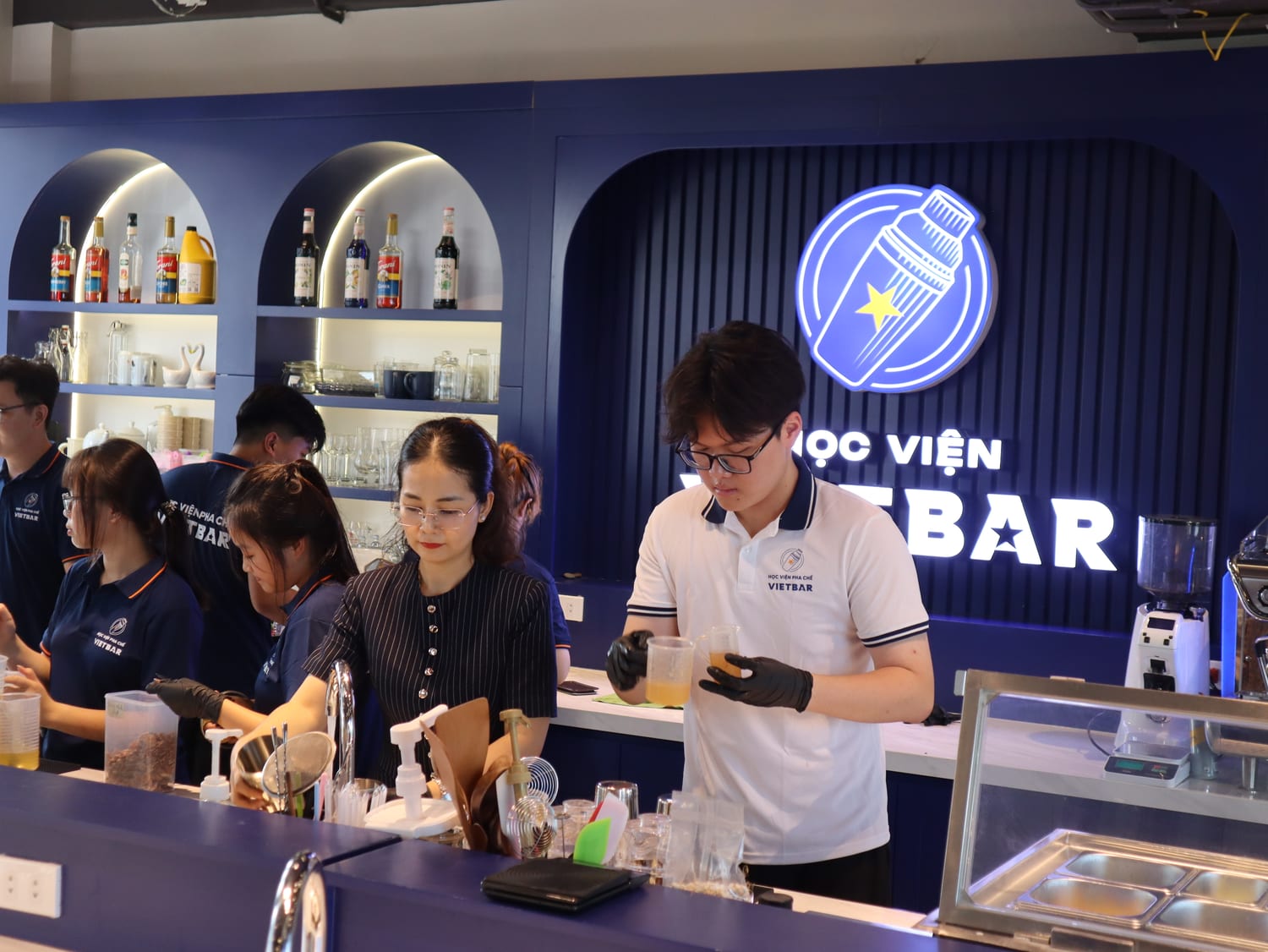 Hoạt động thực hành tại Học Viện Vietbar
