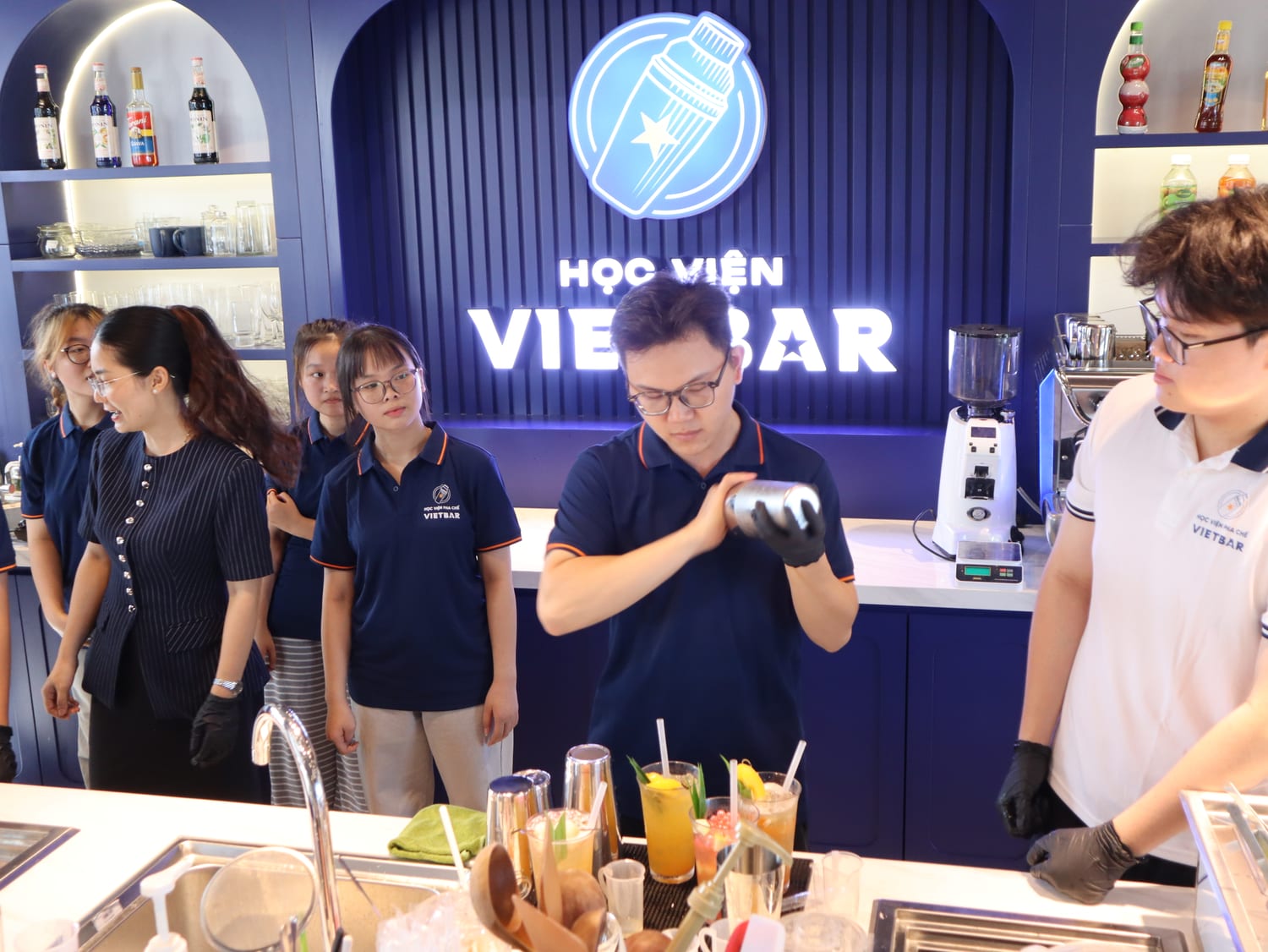 Hoạt động thực hành tại Học Viện Vietbar