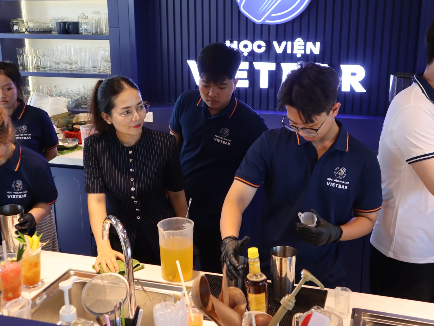 Hoạt động thực hành tại Học Viện Vietbar