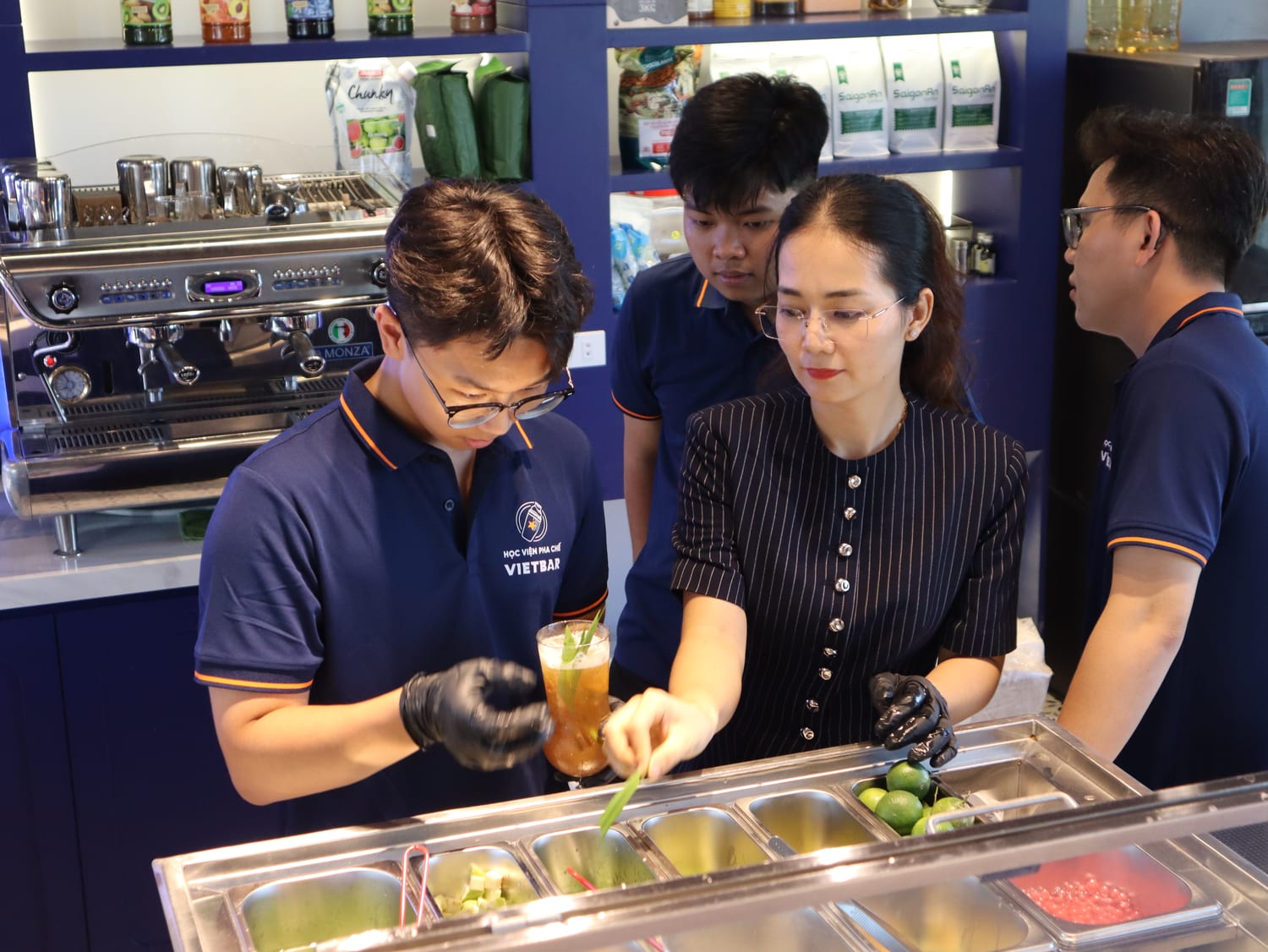 Hoạt động thực hành tại Học Viện Vietbar