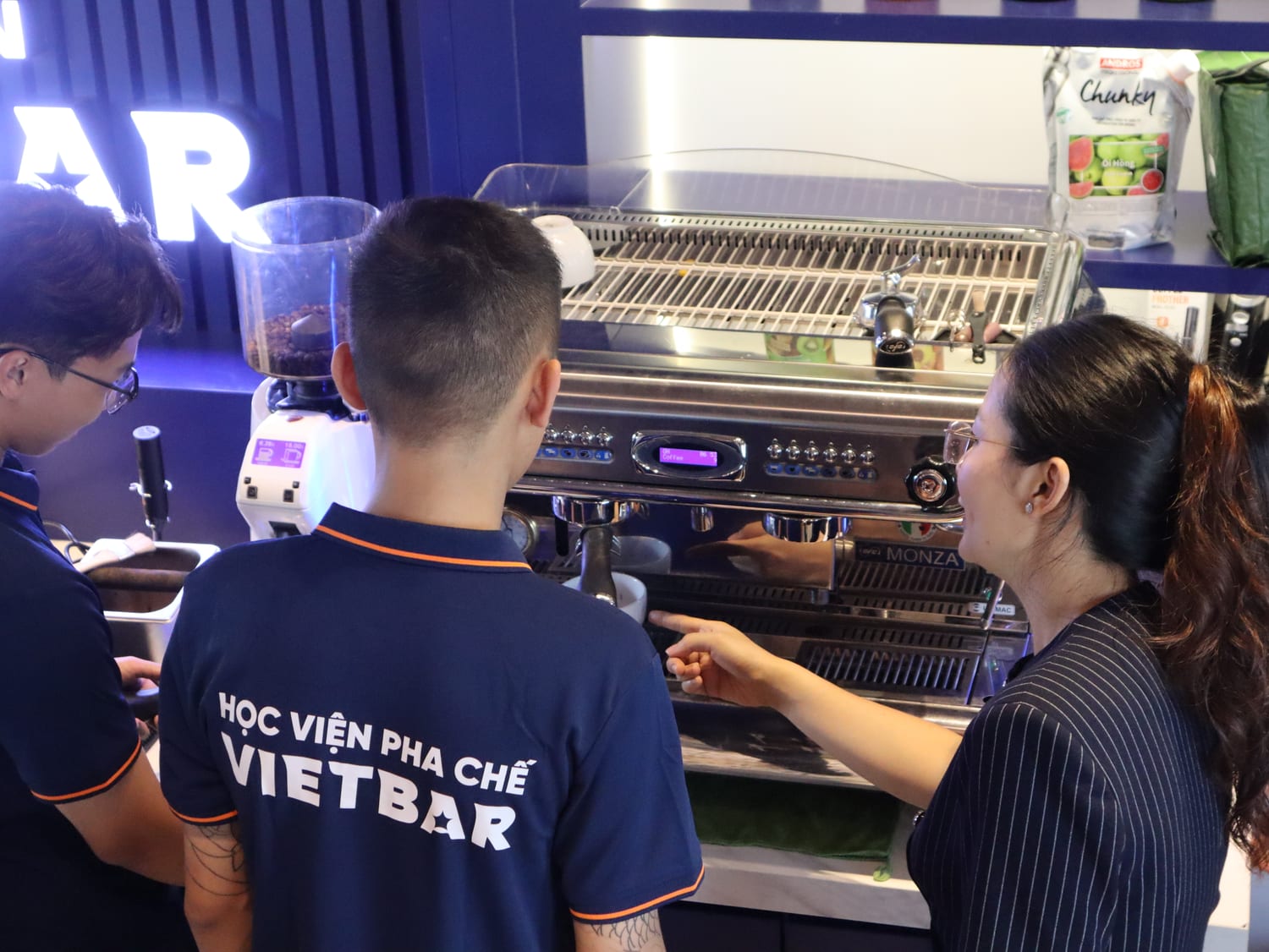 Hoạt động thực hành tại Học Viện Vietbar