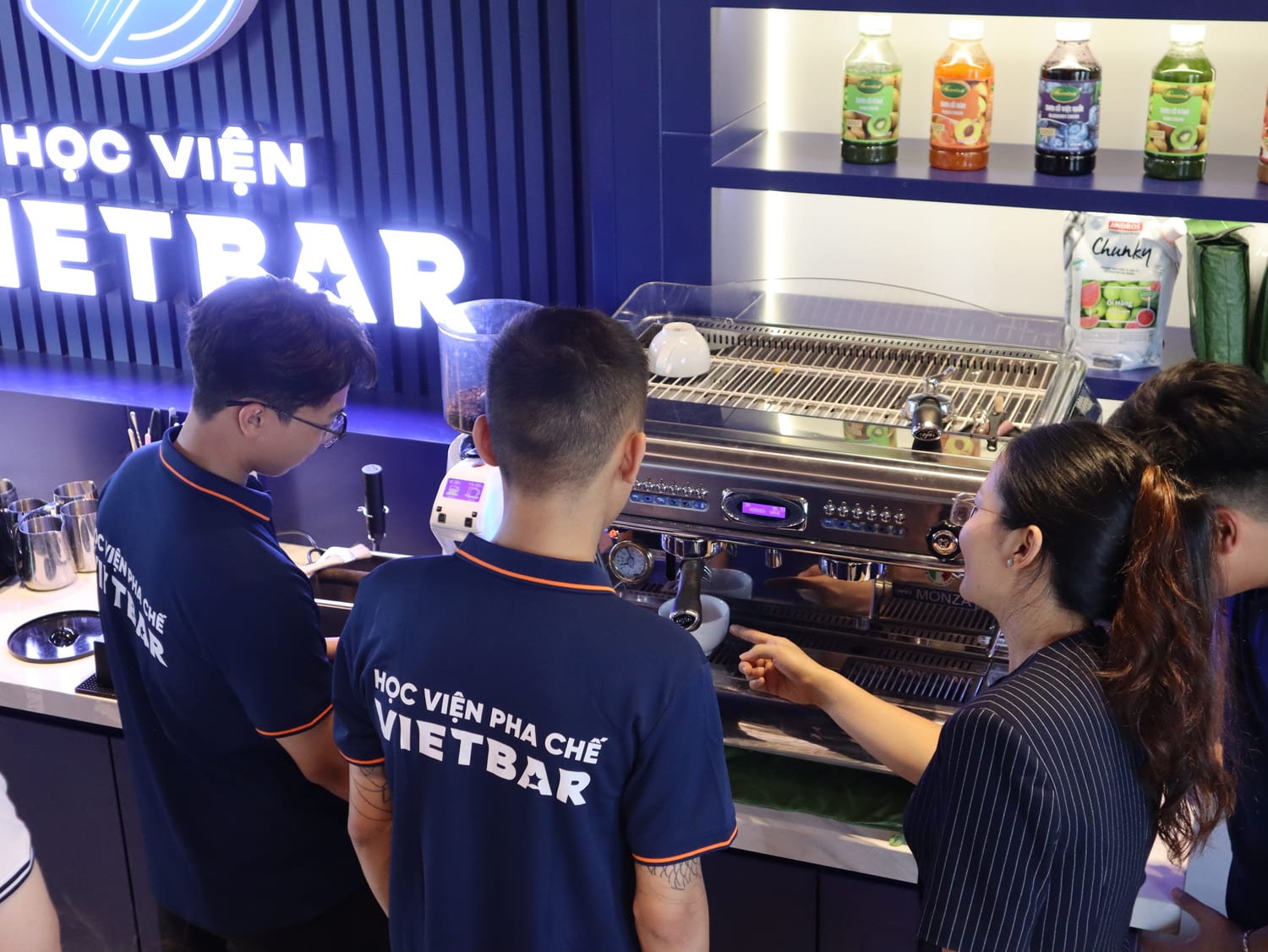 Hoạt động thực hành tại Học Viện Vietbar