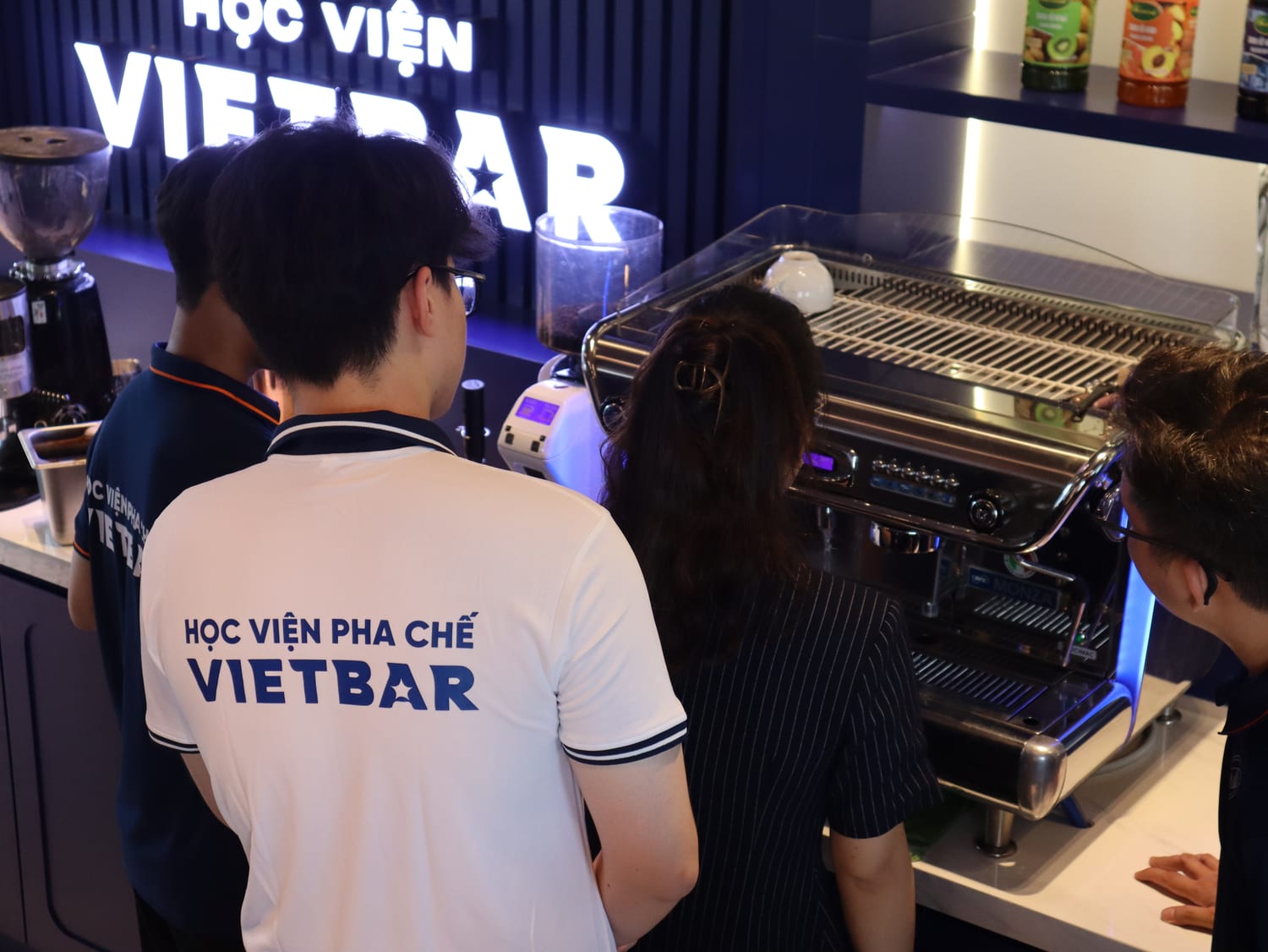 Hoạt động thực hành tại Học Viện Vietbar