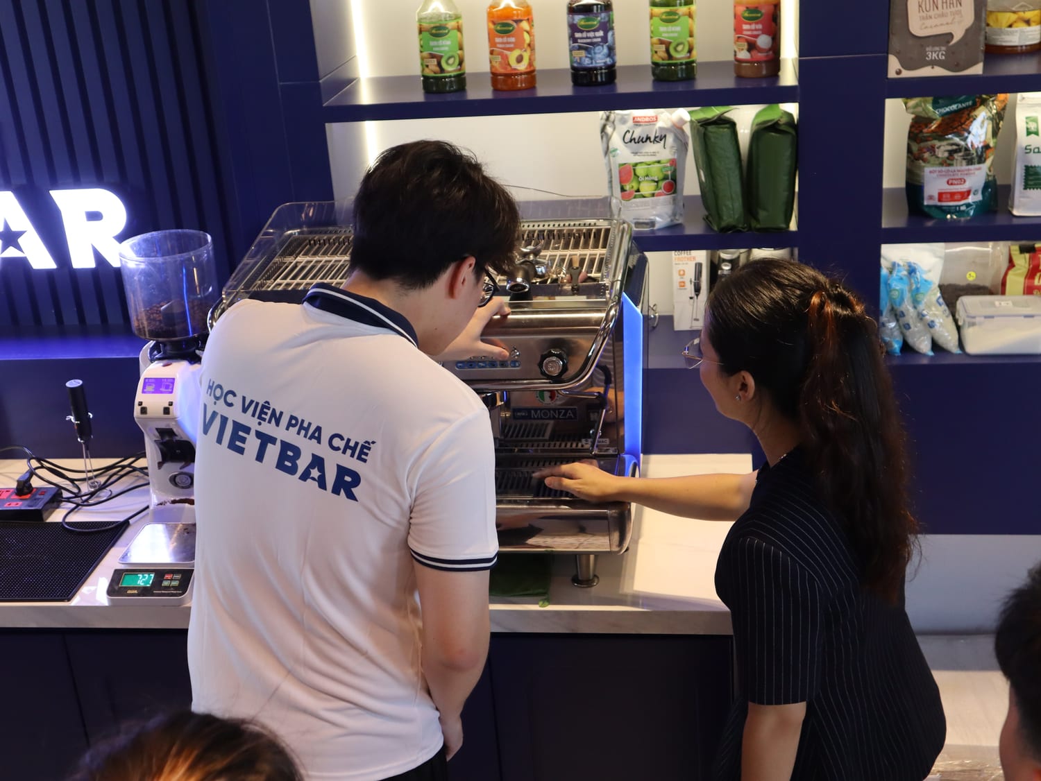 Hoạt động thực hành tại Học Viện Vietbar