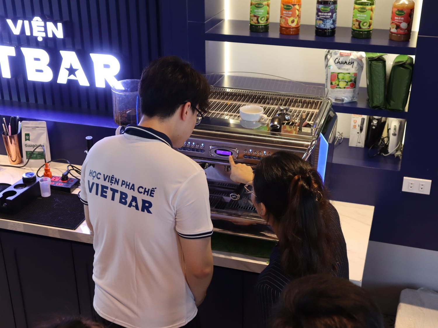 Hoạt động thực hành tại Học Viện Vietbar