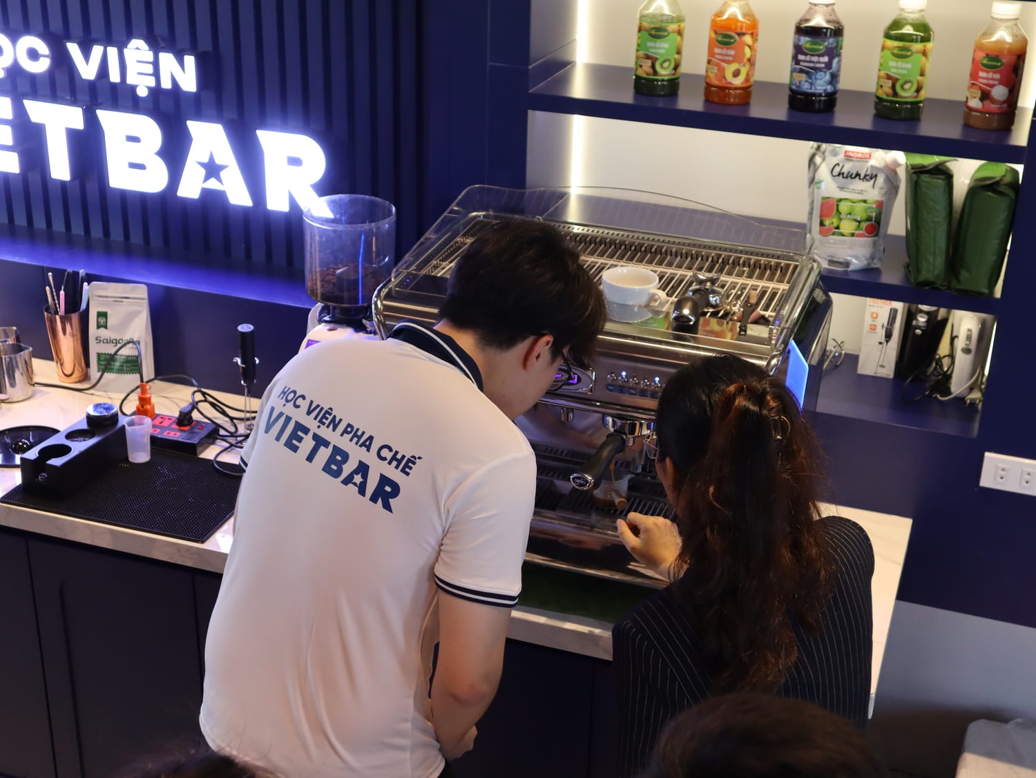 Hoạt động thực hành tại Học Viện Vietbar