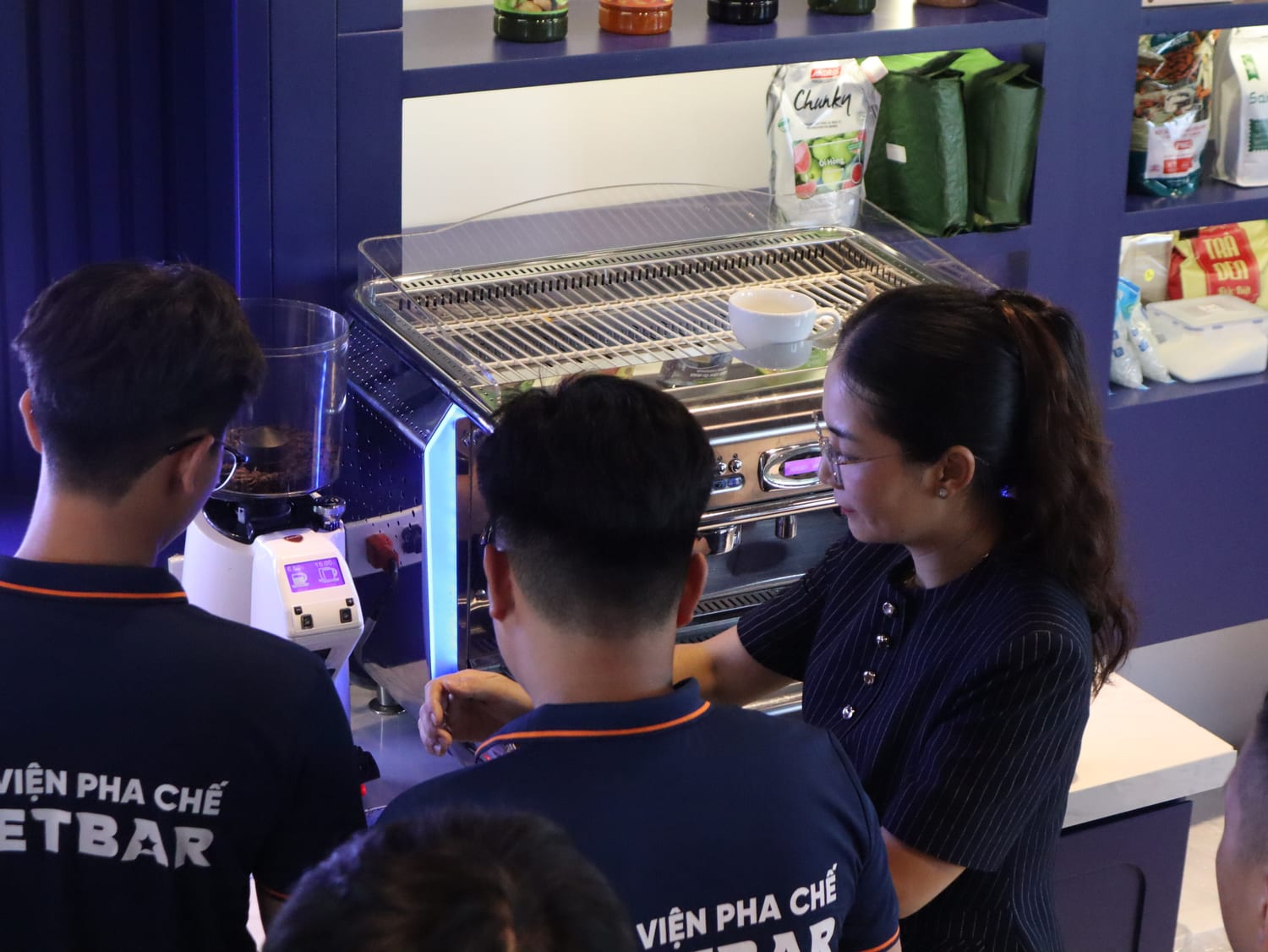 Hoạt động thực hành tại Học Viện Vietbar