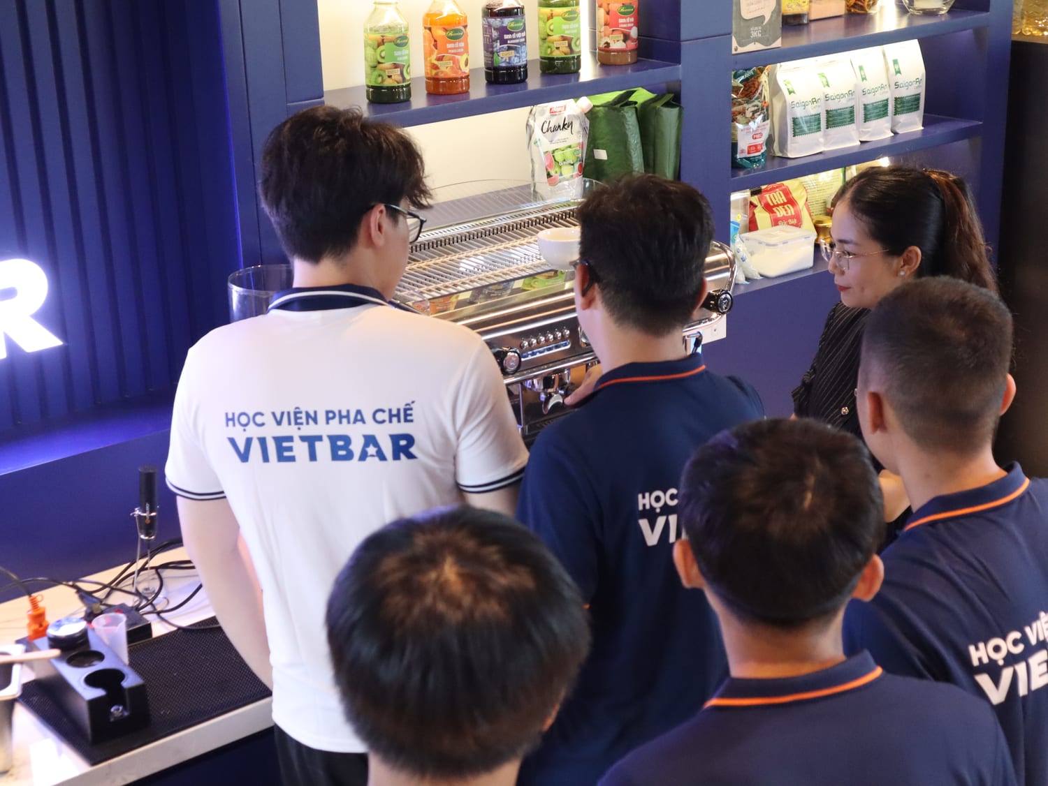 Hoạt động thực hành tại Học Viện Vietbar